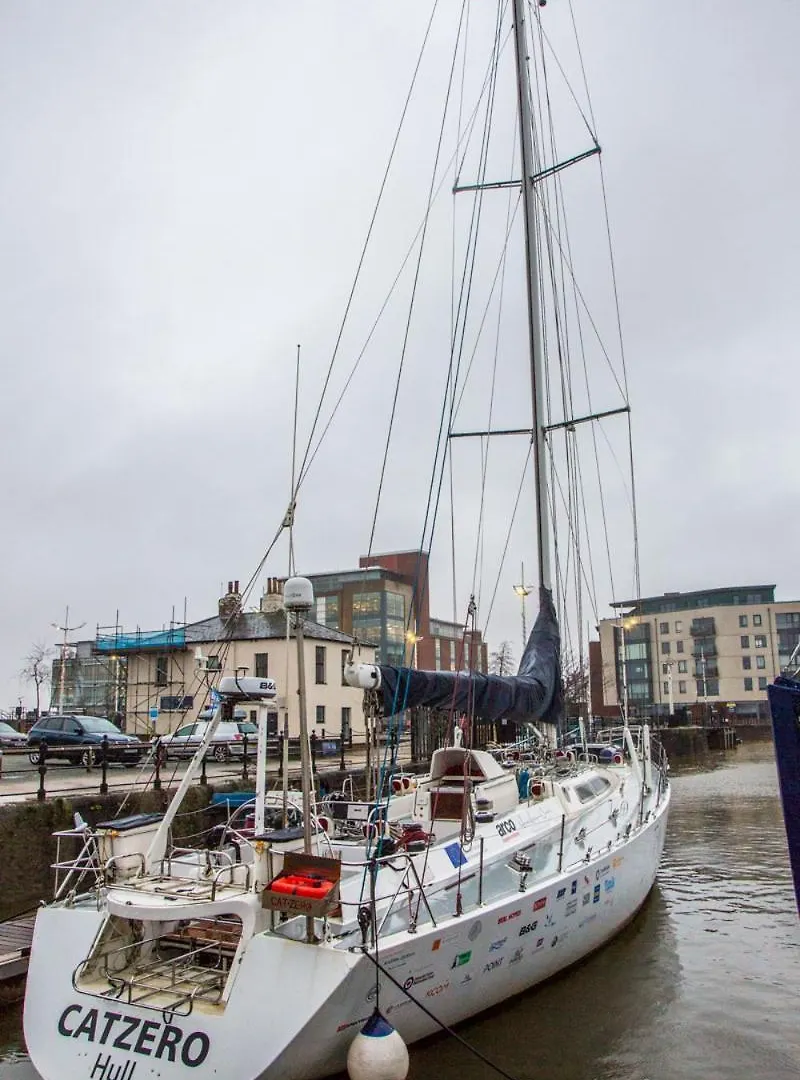 Boutique 2Bdrm Suite On Marina- 203 Kingston upon Hull