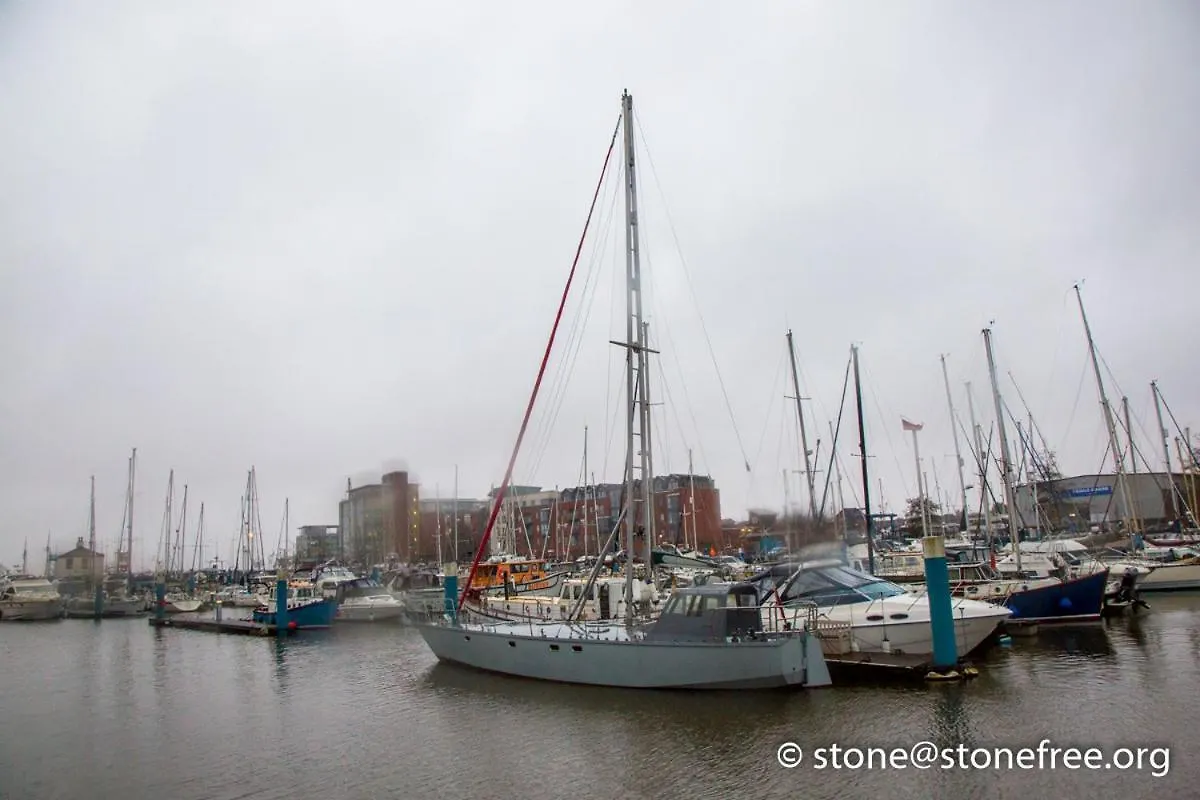 Boutique 2Bdrm Suite On Marina- 203 Kingston upon Hull Apartment