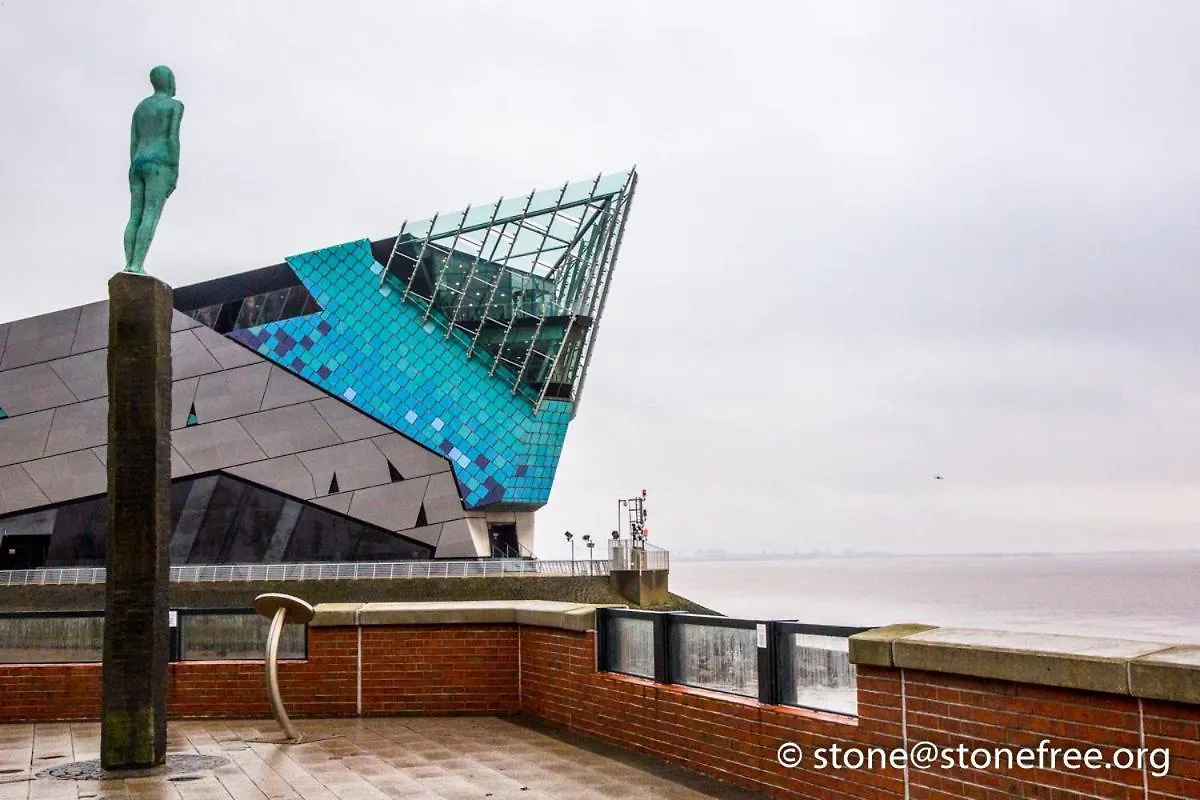 Boutique 2Bdrm Suite On Marina- 203 Kingston upon Hull 0*,  United Kingdom